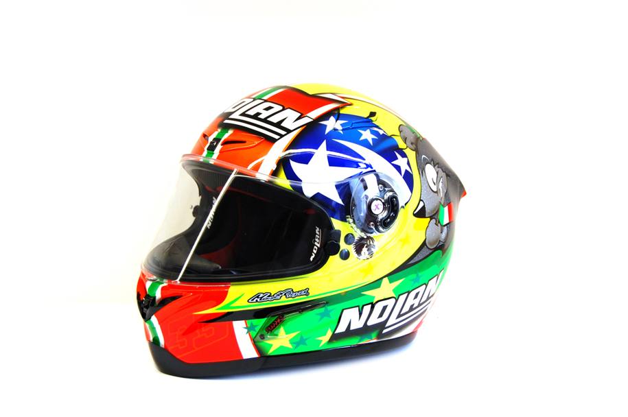 A Misano la seconda tappa italiana del Mondiale Superbike e Marco Melandri dedica alla gara una versione speciale del suo casco Nolan X-802R